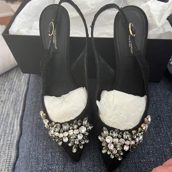 Dolce & Gabbana Belluci Taormina Lace Kitten Heel Pumps Size 39